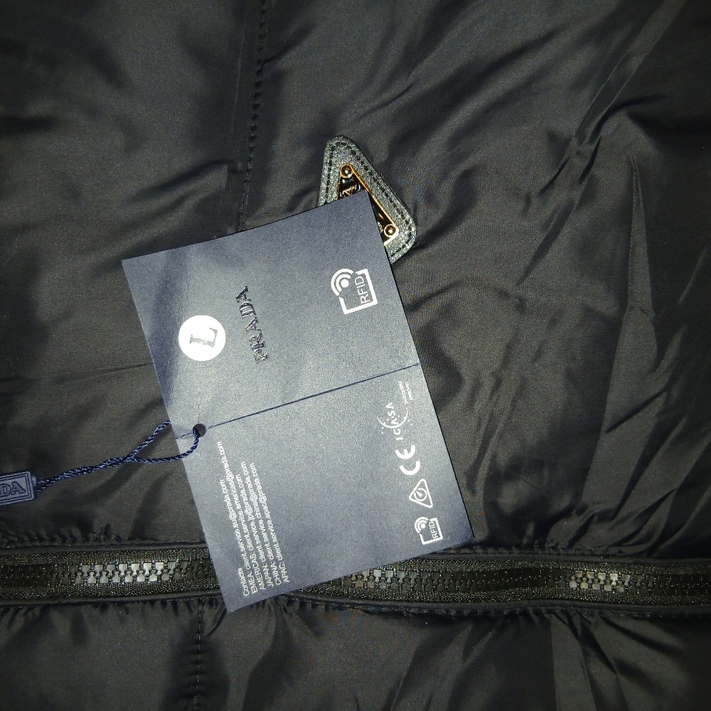 Prada Black Puffer Jacket with Hood Crop Mid Drift. - Picture 2 of 5